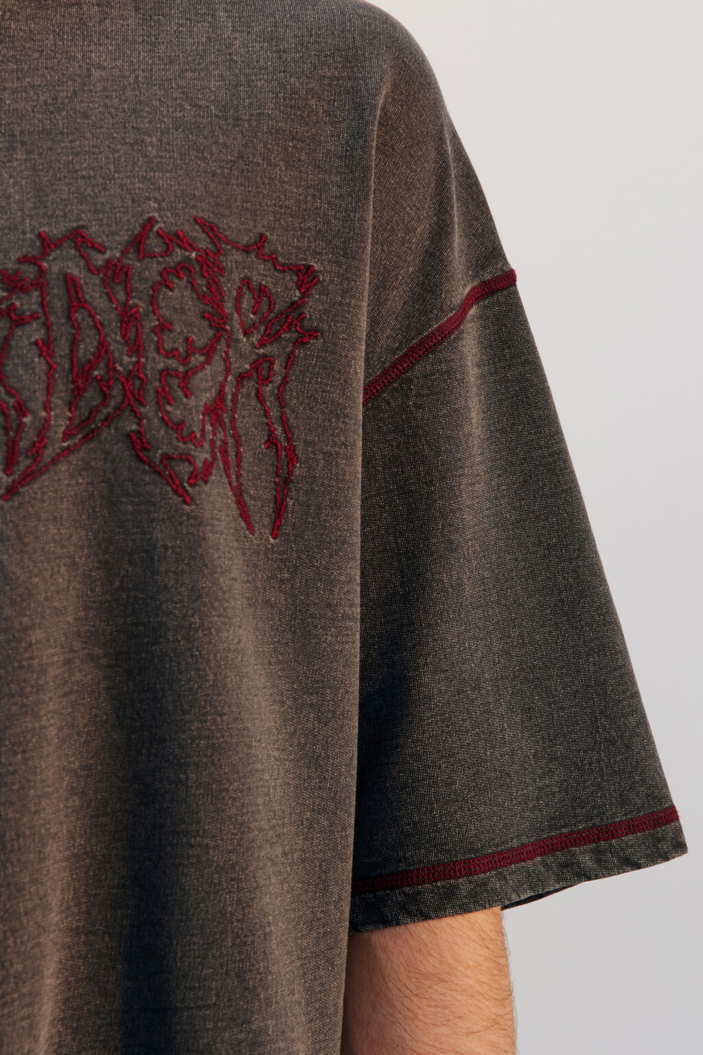 Футболка с вареным эффектом и надписью - цвет серый - 7