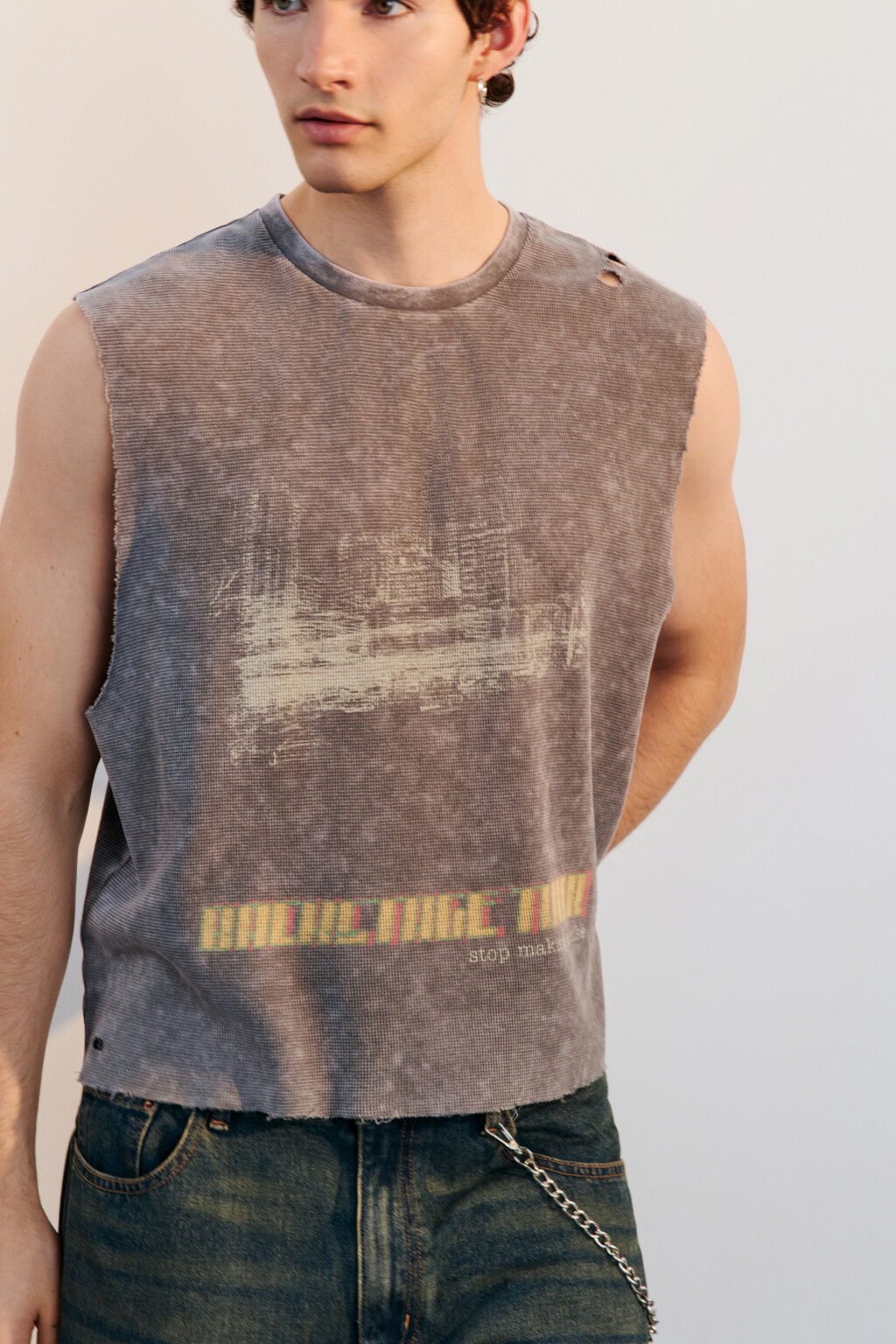 Майка рваная с обрезанными краями - цвет серый - 2