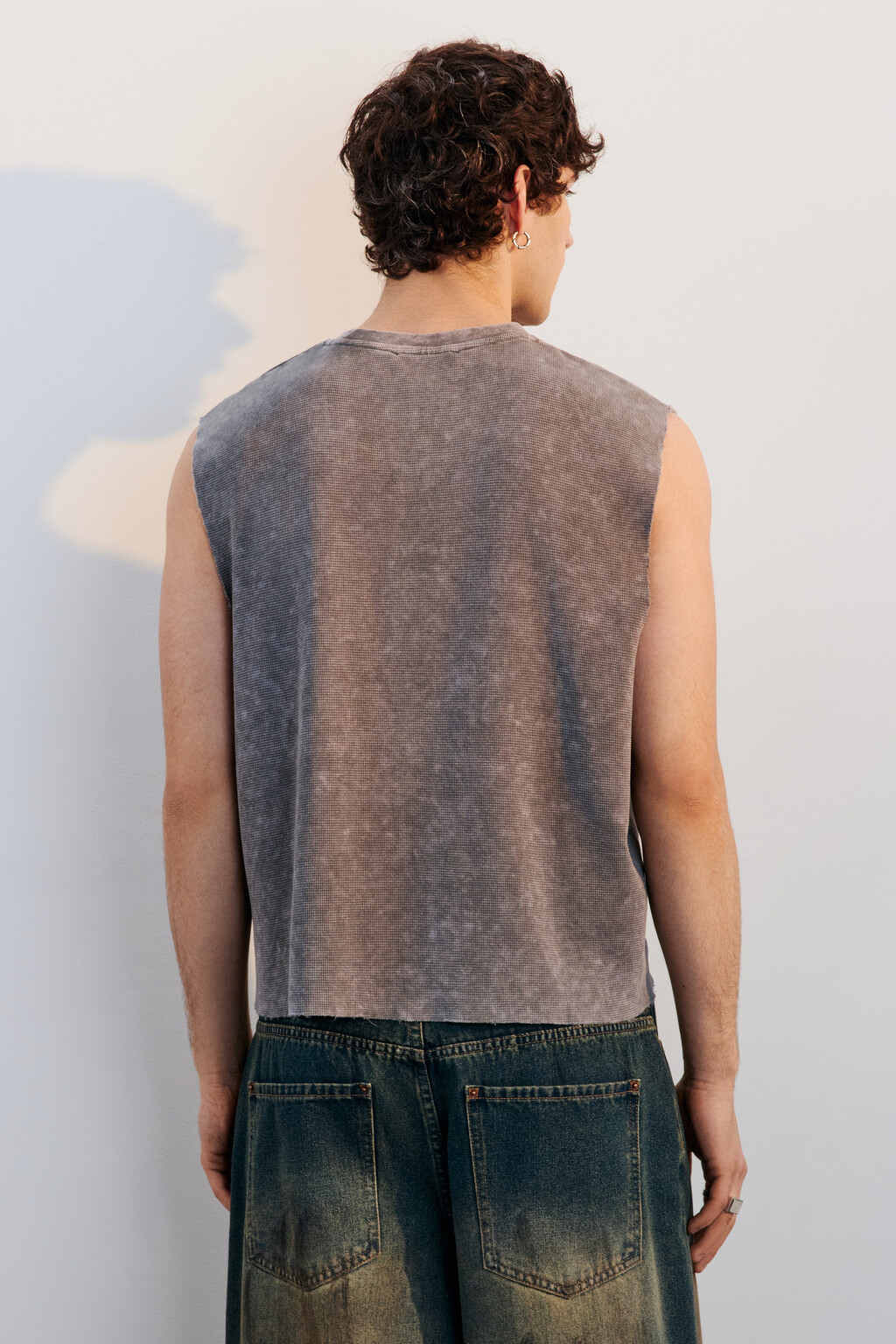 Майка рваная с обрезанными краями - цвет серый - 4