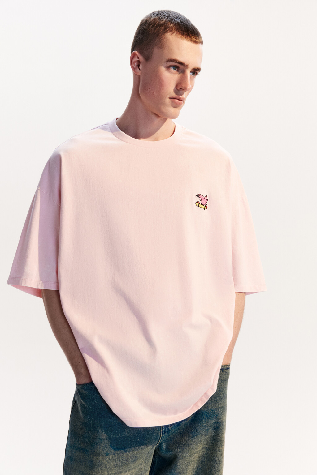 Футболка oversize с маленькой вышивкой - цвет розовый - 1