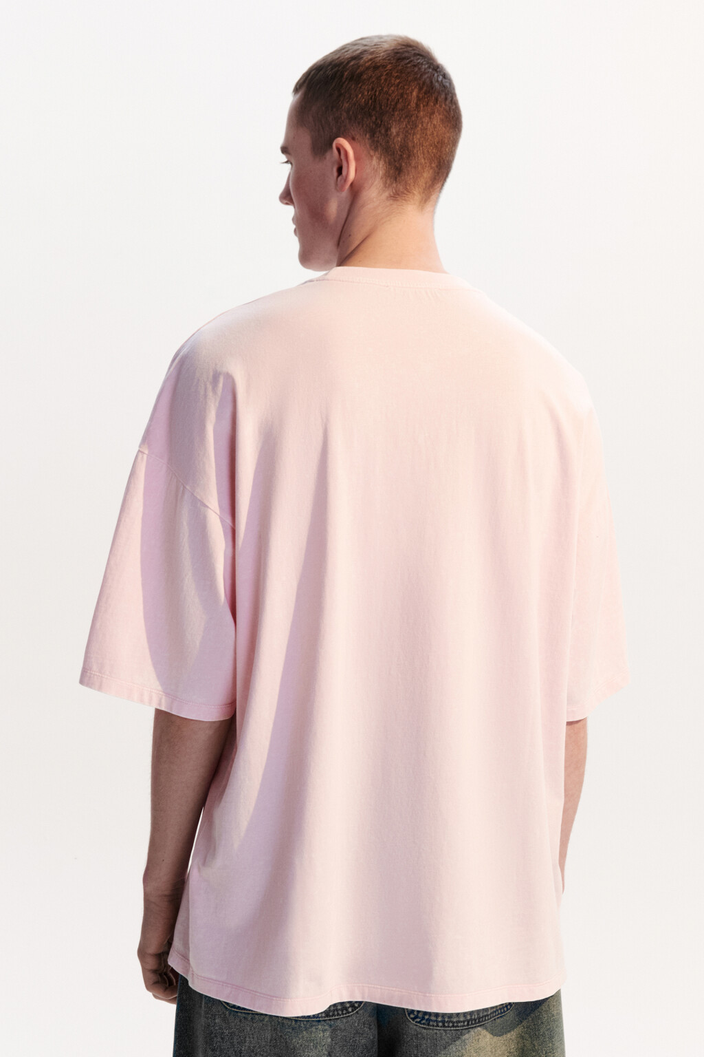 Футболка oversize с маленькой вышивкой - цвет розовый - 4