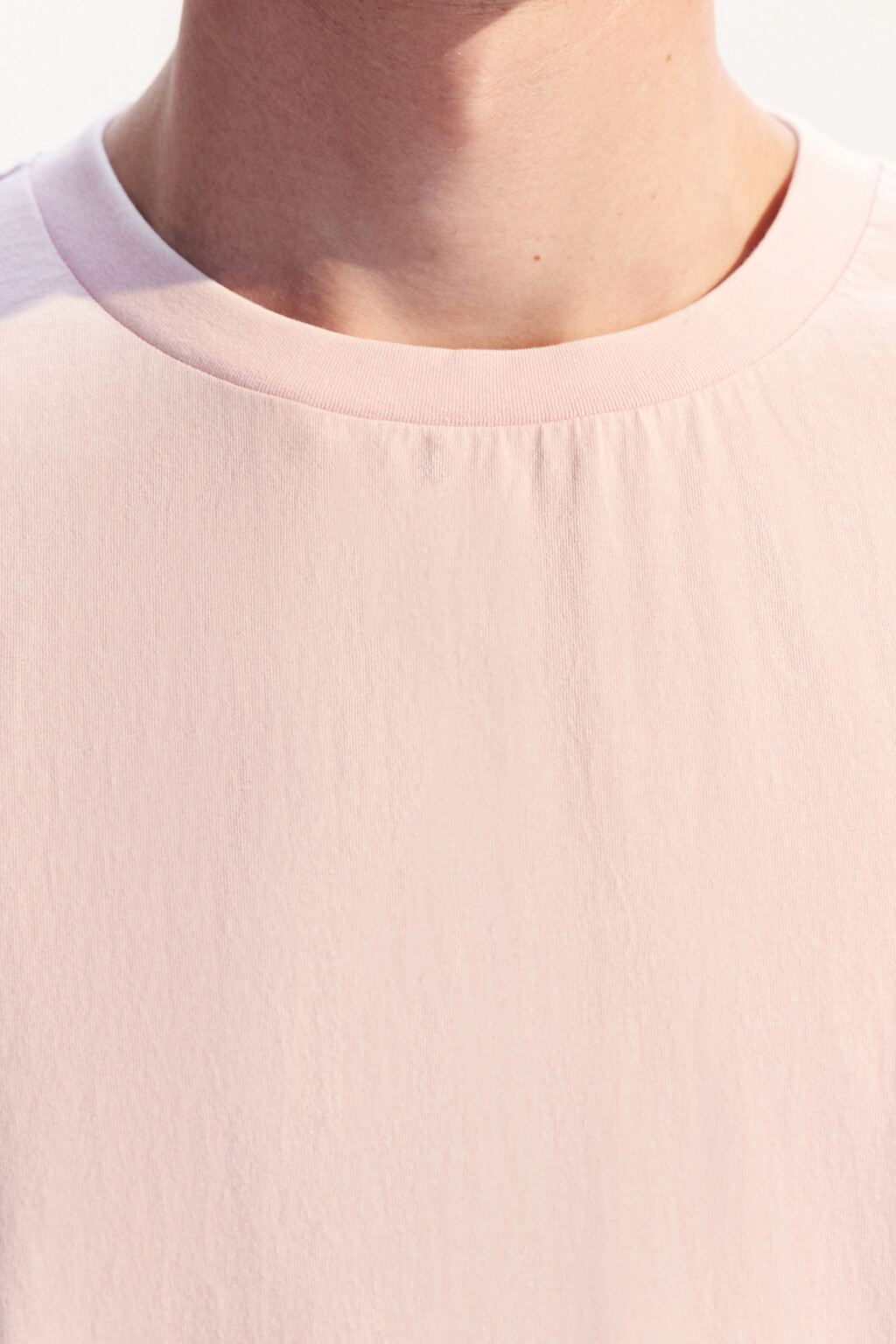 Футболка oversize с маленькой вышивкой - цвет розовый - 6