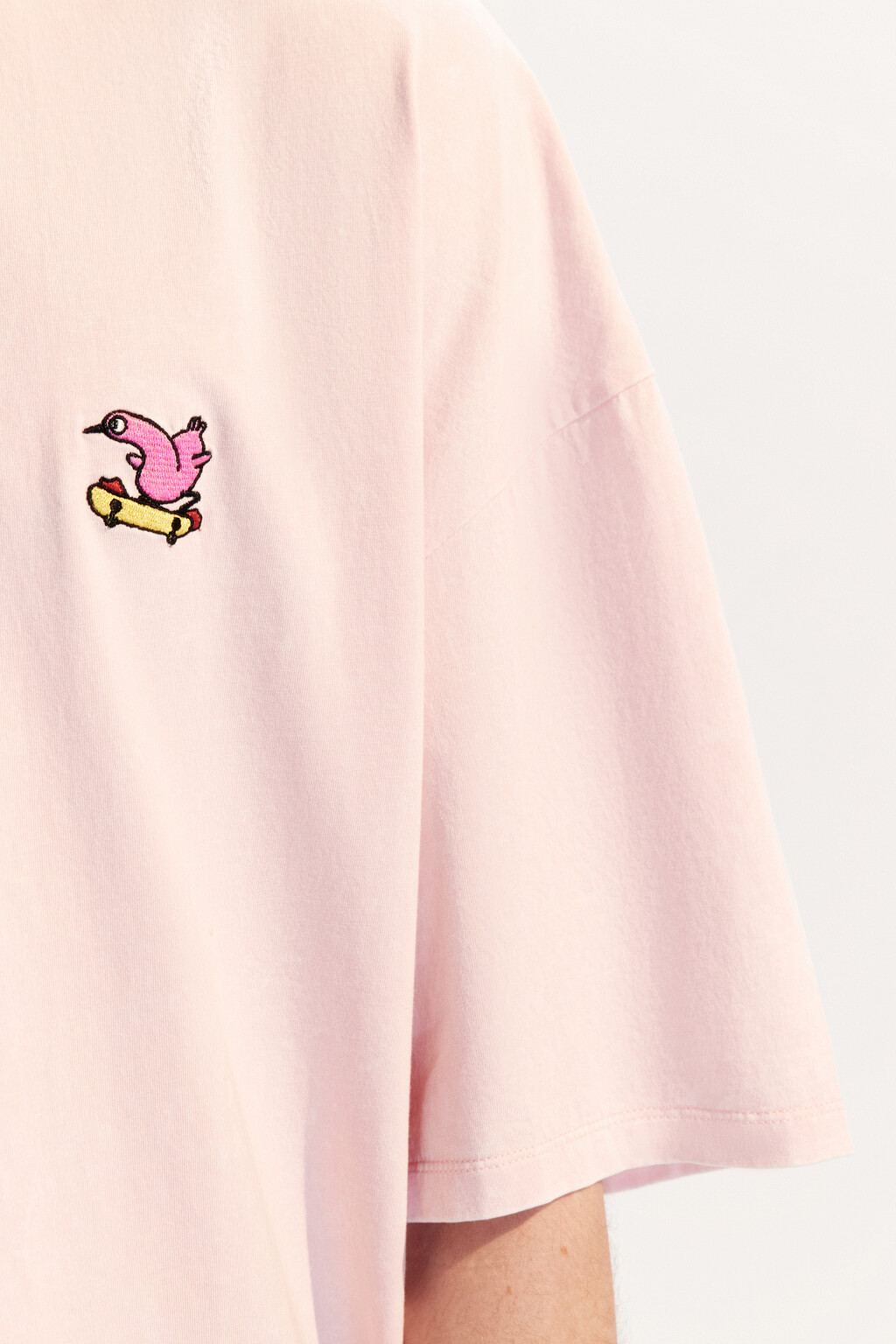 Футболка oversize с маленькой вышивкой - цвет розовый - 7