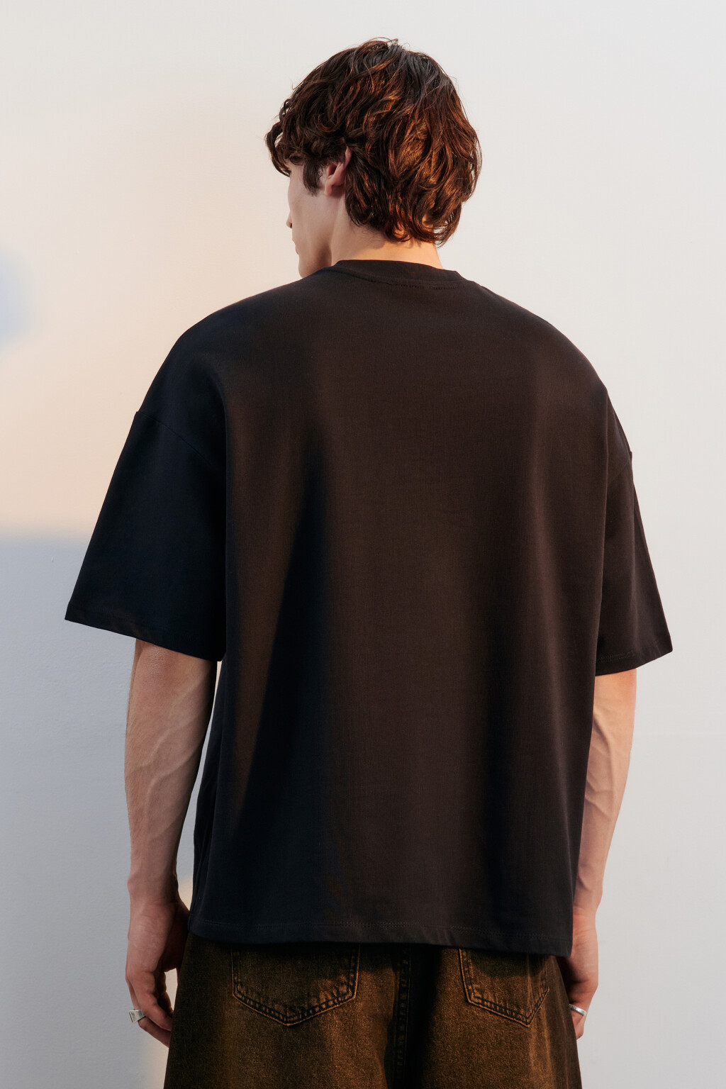 Футболка oversize с принтом-надписью - цвет черный - 4