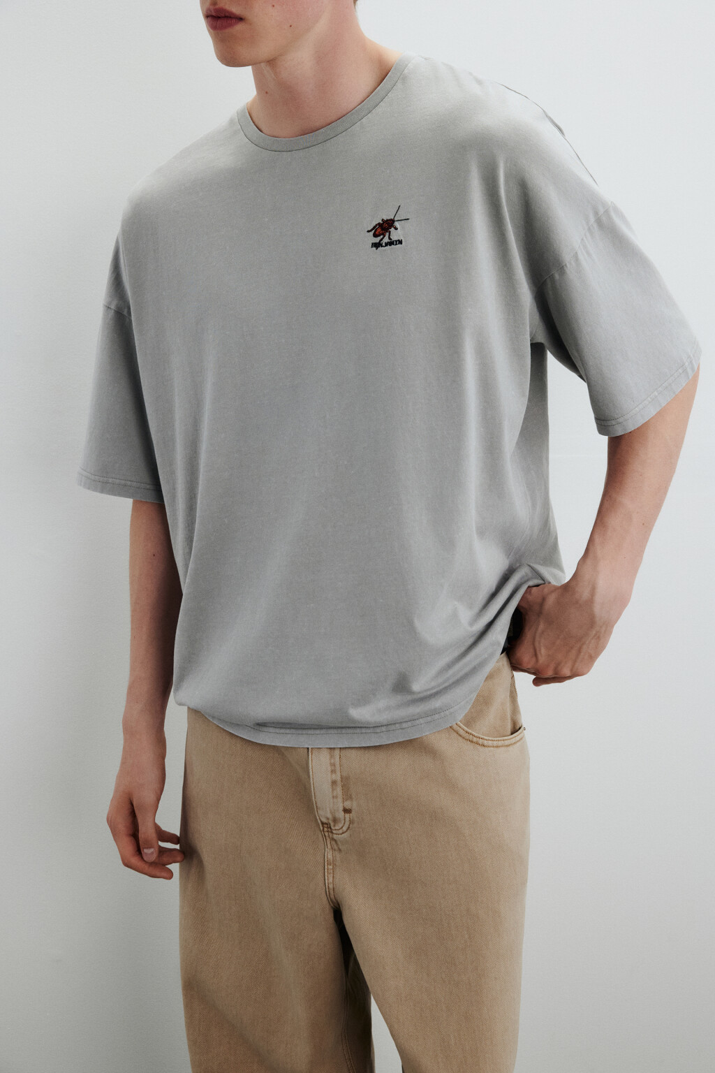 Футболка с вышивкой и надписью - цвет серый - 1