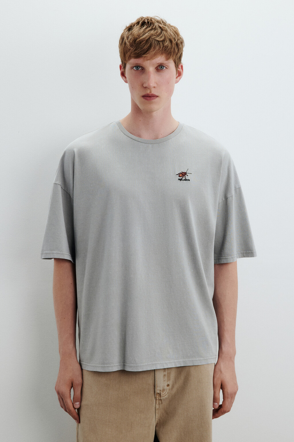 Футболка с вышивкой и надписью - цвет серый - 3