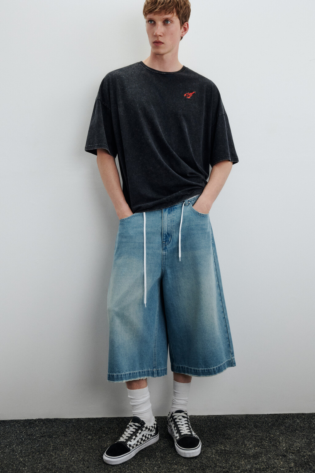 Футболка с вышивкой и надписью - цвет черный - 1