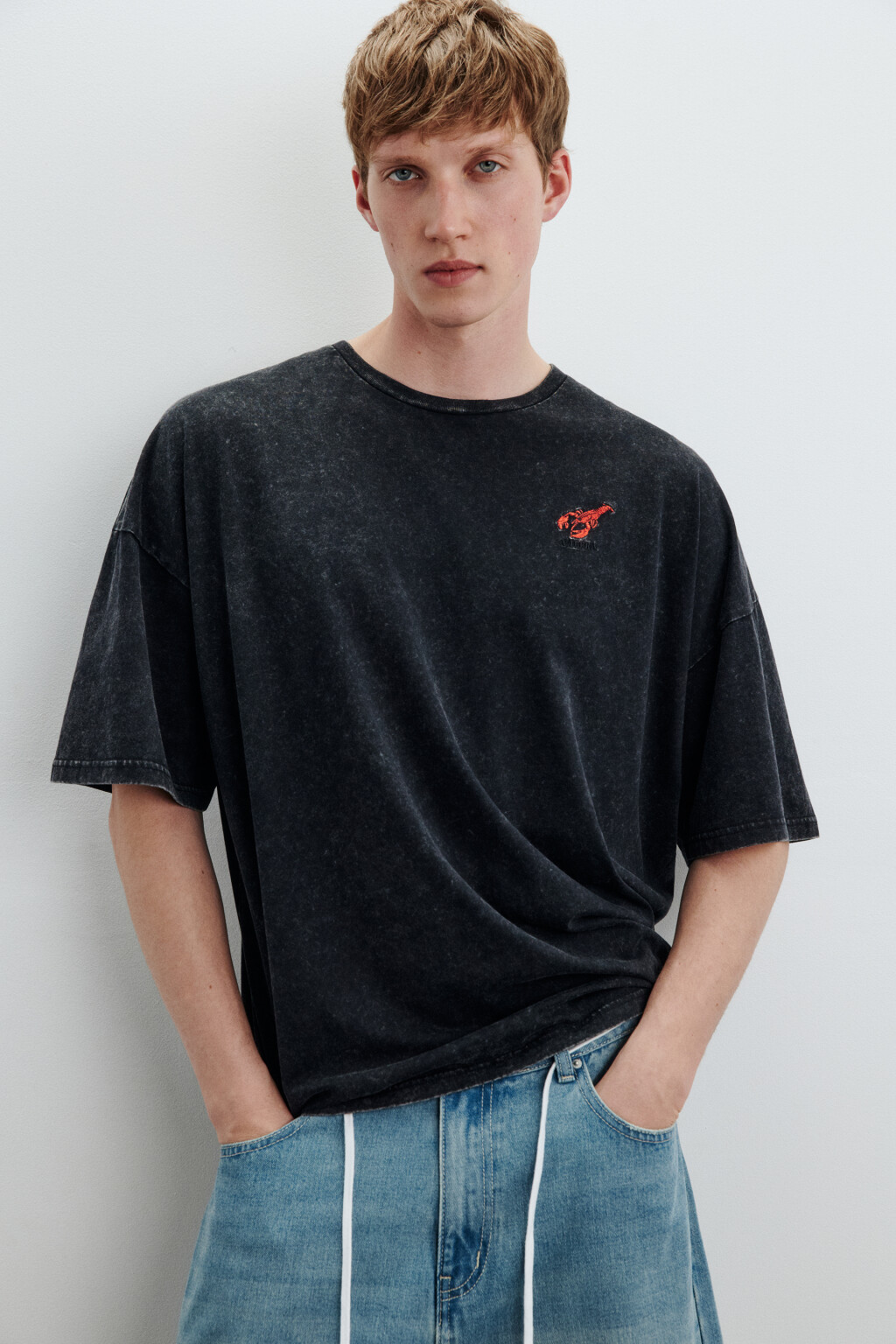 Футболка с вышивкой и надписью - цвет черный - 2