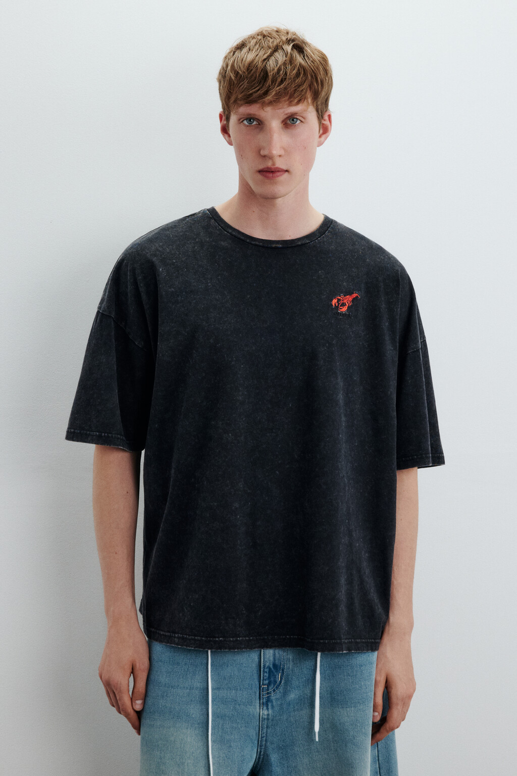 Футболка с вышивкой и надписью - цвет черный - 3