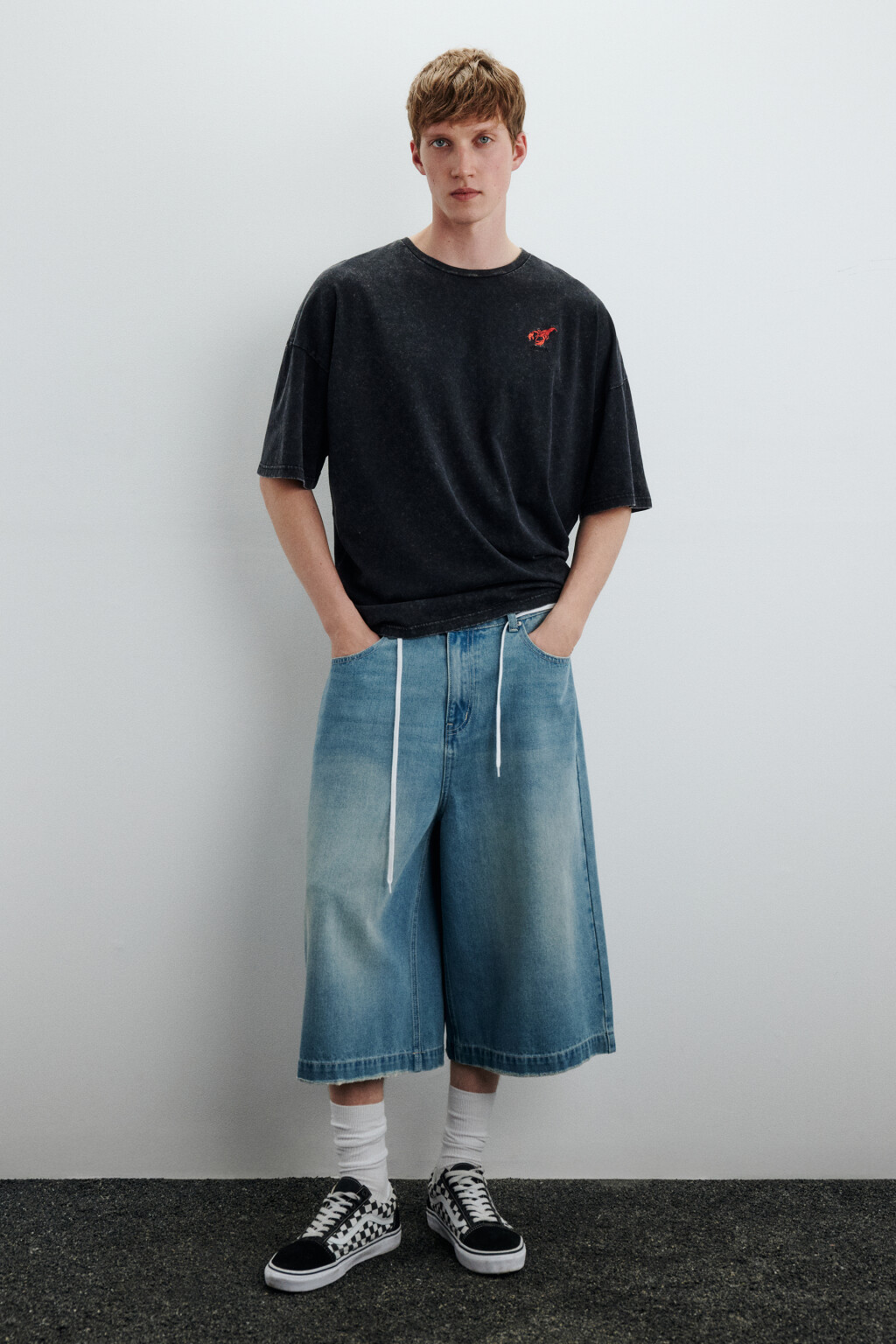 Футболка с вышивкой и надписью - цвет черный - 5