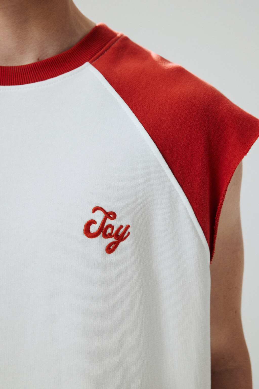 Футболка с обрезанными рукавами - цвет бежевый - 6