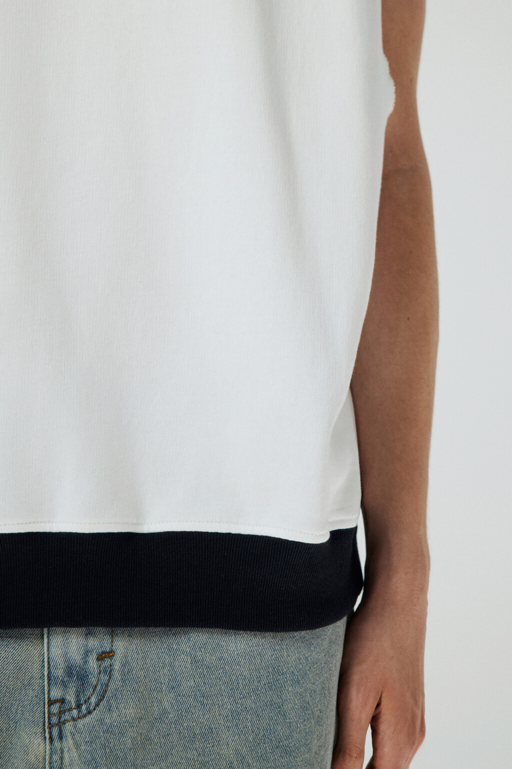 Футболка с обрезанными рукавами - цвет бежевый - 6