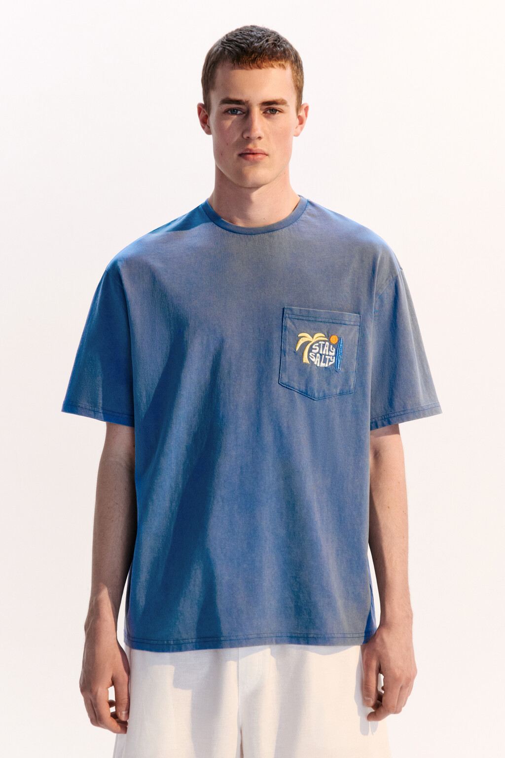 Футболка oversize с карманом и принтом - цвет синий - 2