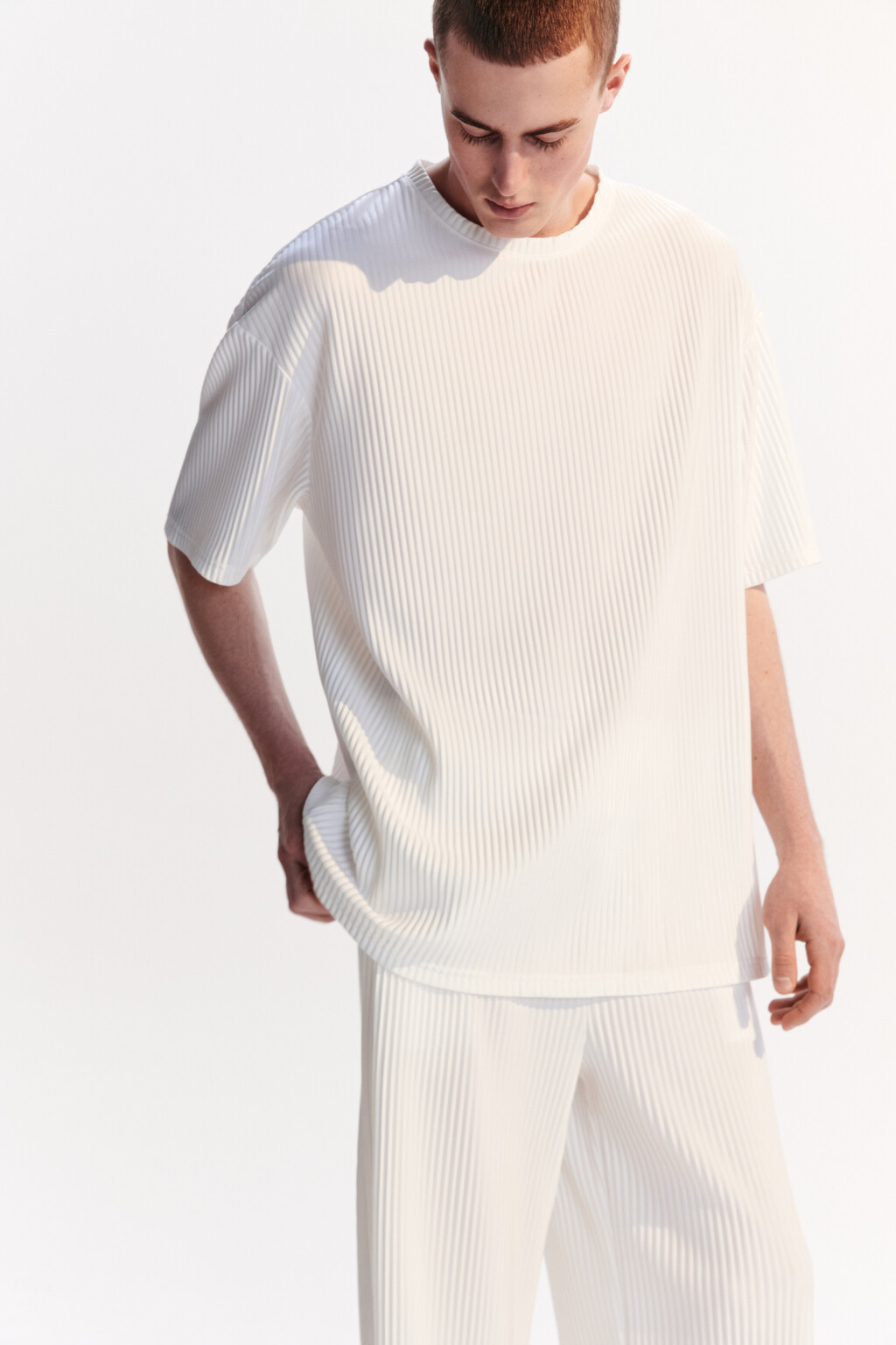 Футболка oversize из ткани в рубчик - цвет белый - 1