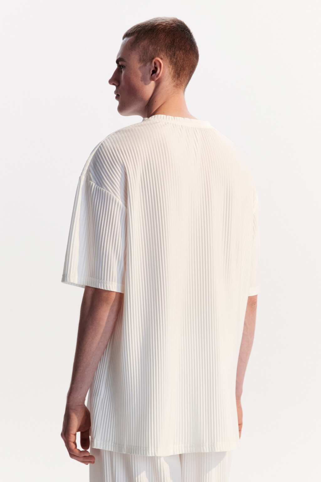 Футболка oversize из ткани в рубчик - цвет белый - 3