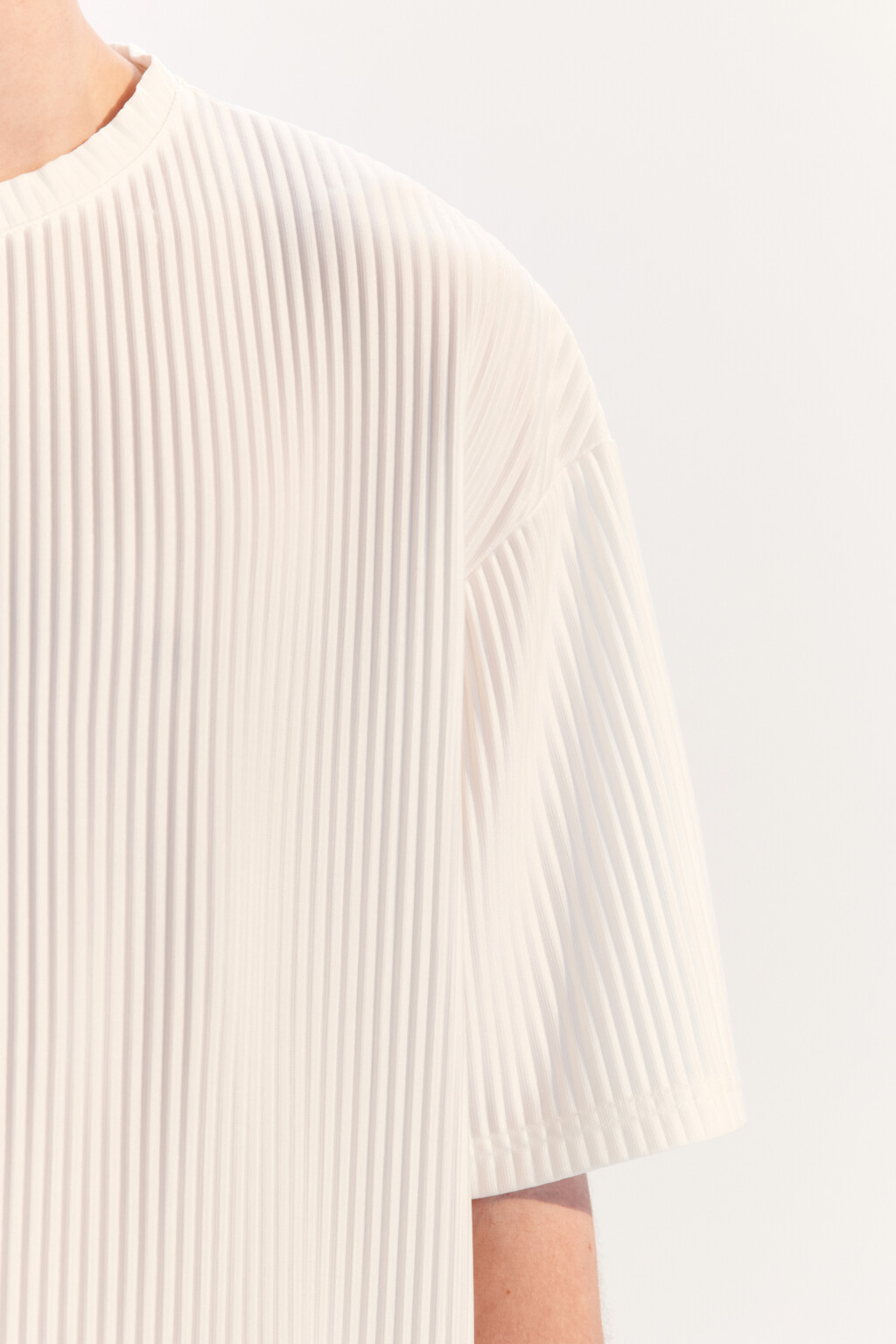 Футболка oversize из ткани в рубчик - цвет белый - 6