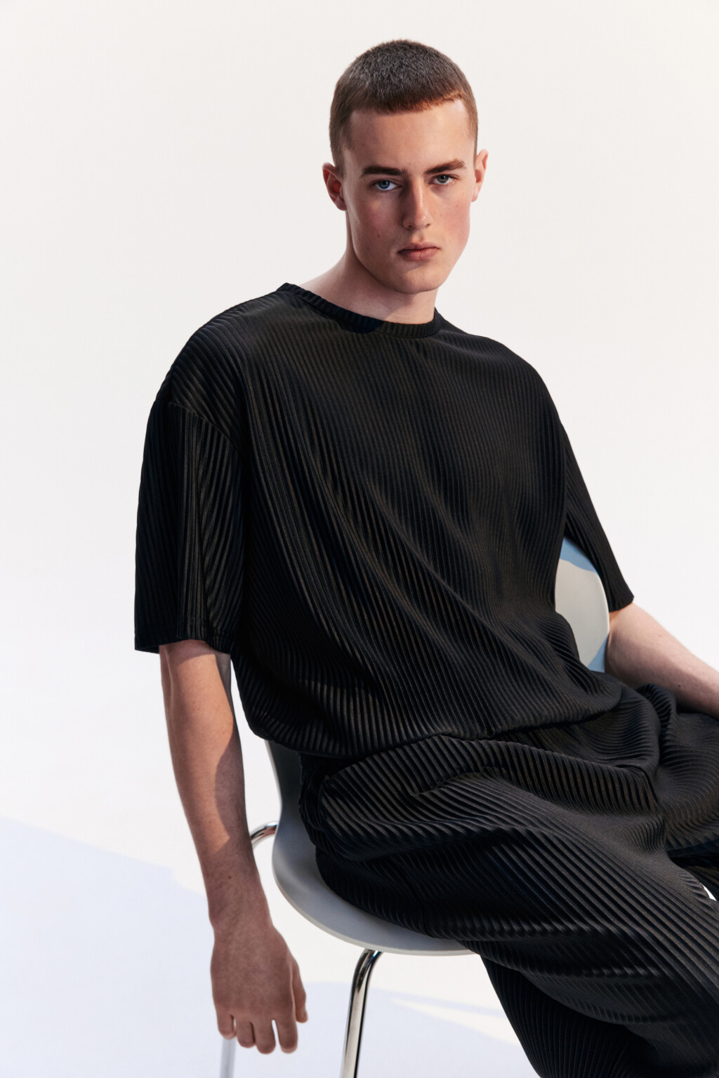 Футболка oversize из ткани в рубчик - цвет черный - 1