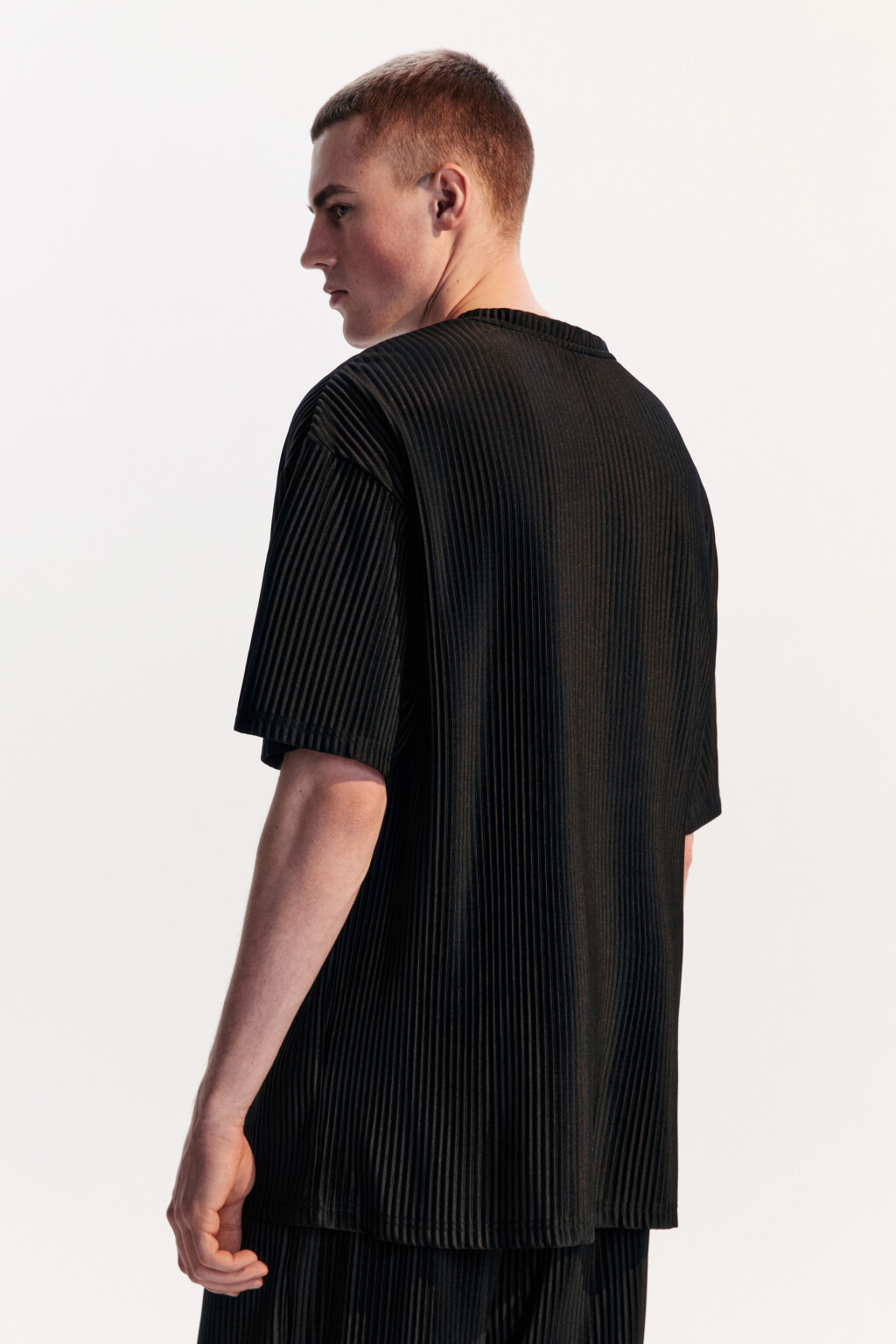 Футболка oversize из ткани в рубчик - цвет черный - 3