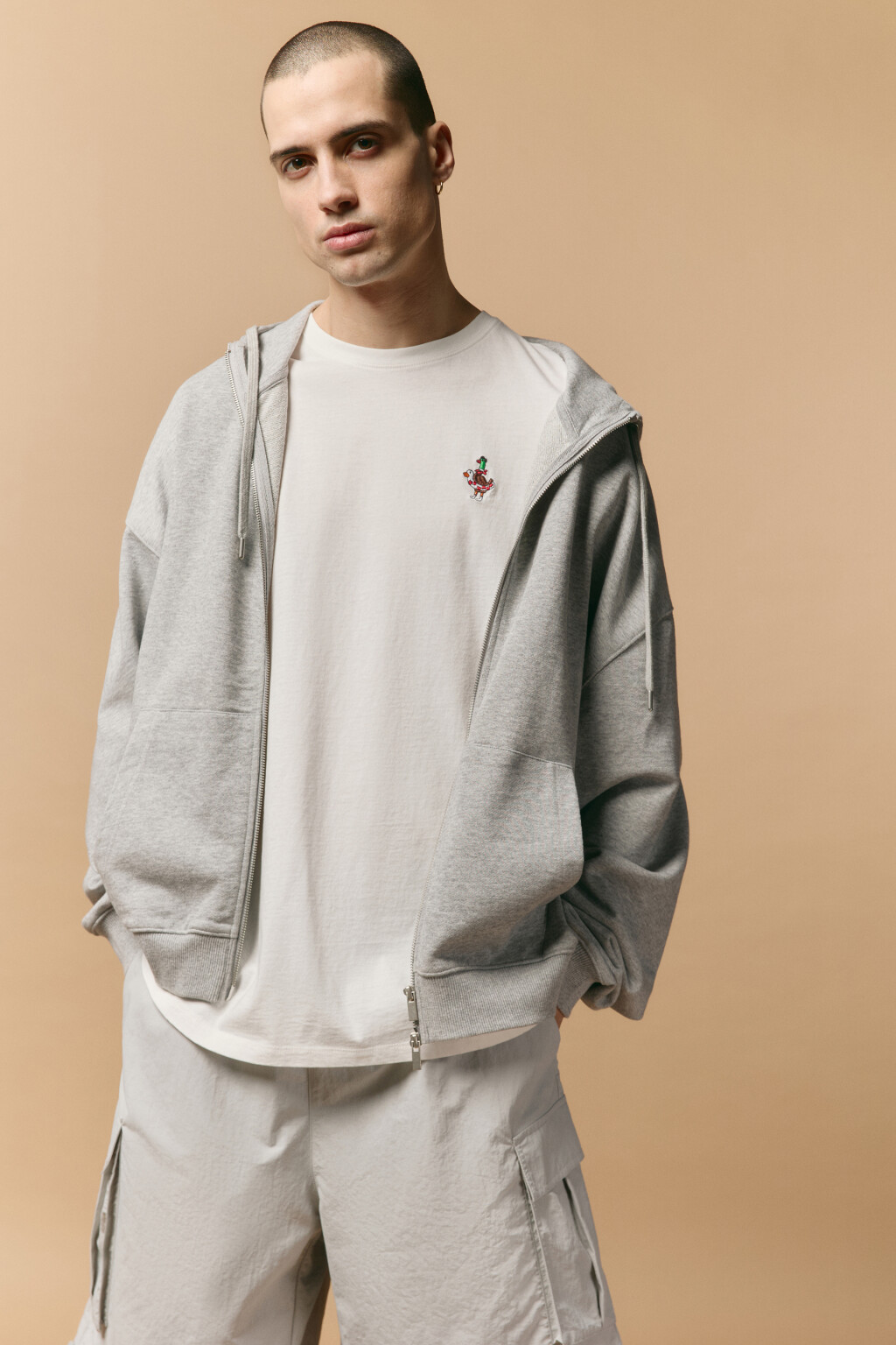 Футболка с вареным эффектом и вышивкой - цвет белый - 2