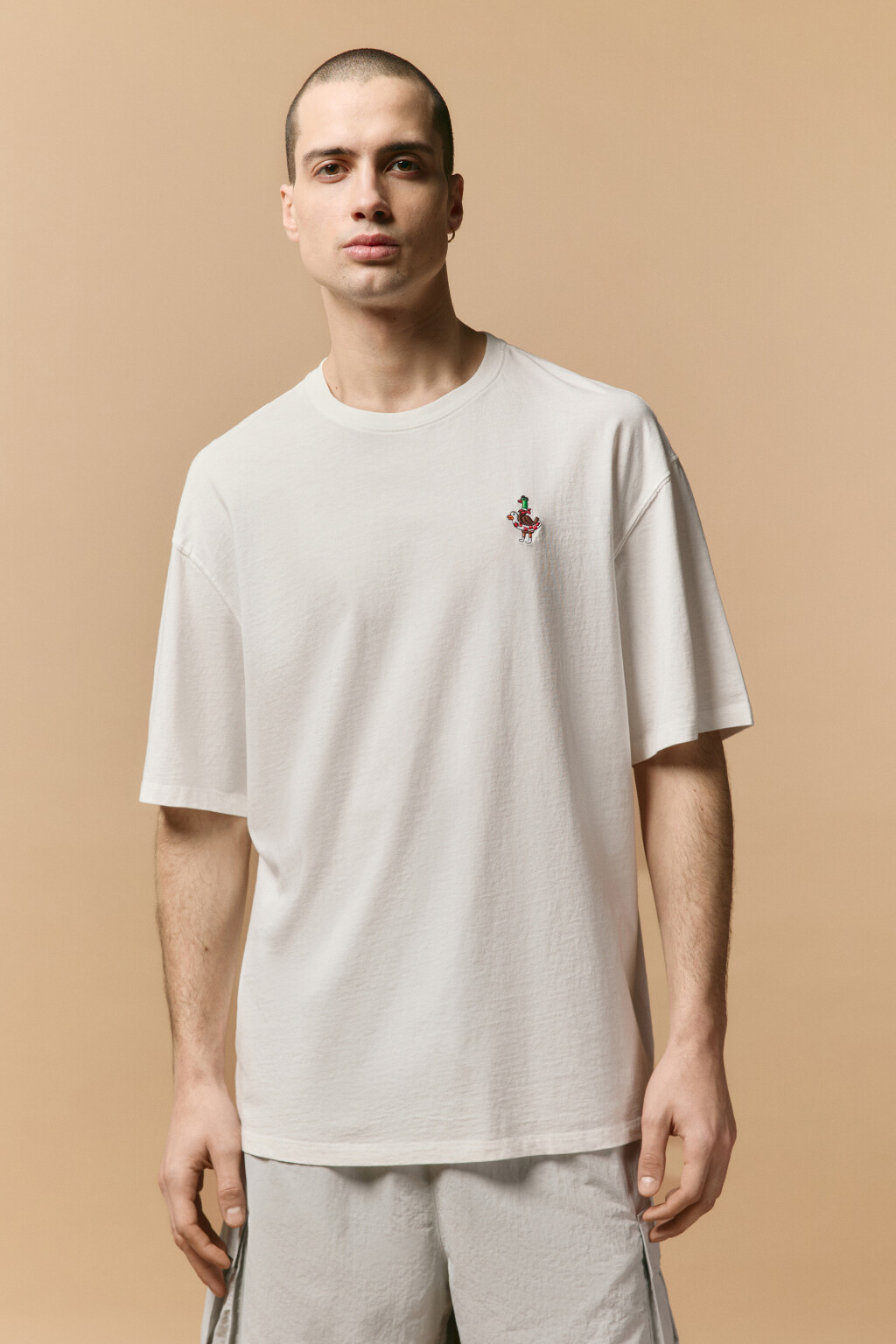 Футболка с вареным эффектом и вышивкой - цвет белый - 3