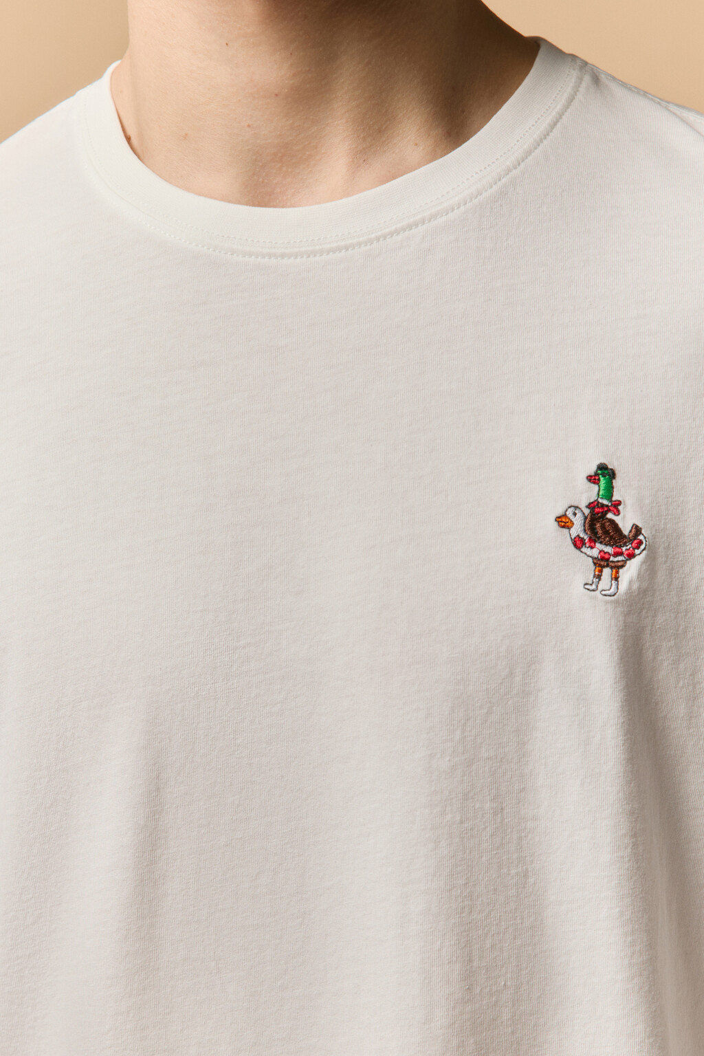 Футболка с вареным эффектом и вышивкой - цвет белый - 6