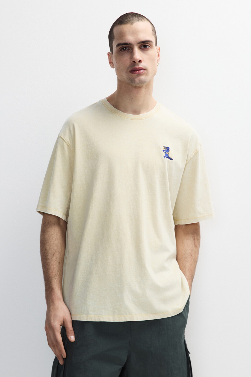 Футболка с вареным эффектом и вышивкой - цвет желтый - 2