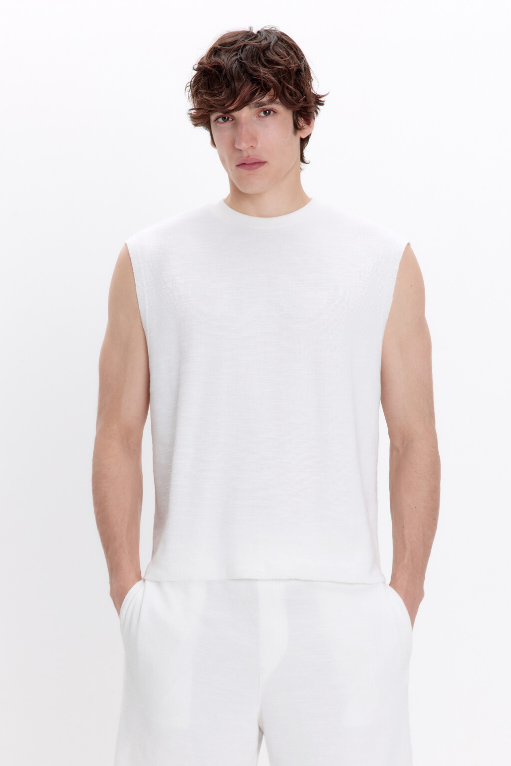 Майка свободная с обрезанными краями - цвет белый - 2