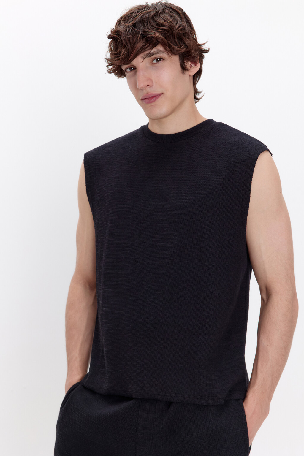 Майка свободная с обрезанными краями - цвет черный - 1