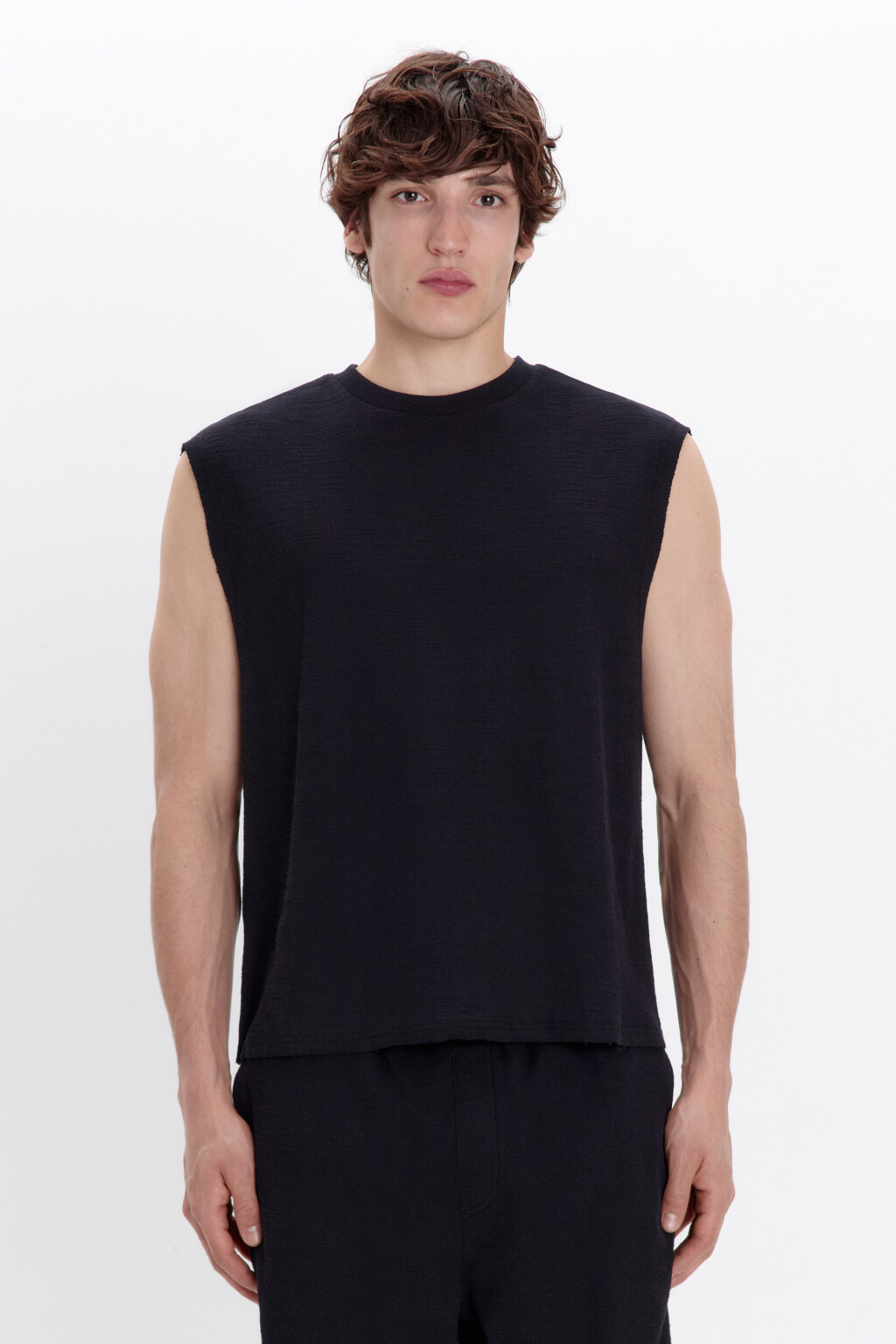 Майка свободная с обрезанными краями - цвет черный - 2