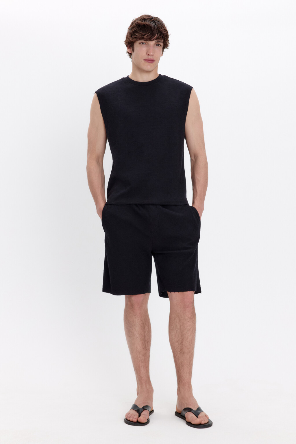 Майка свободная с обрезанными краями - цвет черный - 4