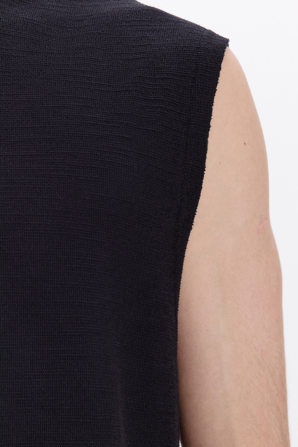 Майка свободная с обрезанными краями - цвет черный - 6