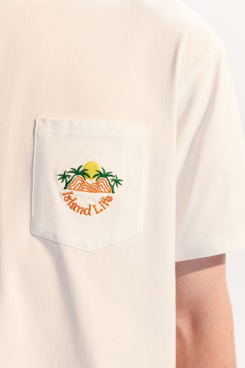 Футболка oversize с карманом и принтом - цвет белый - 6