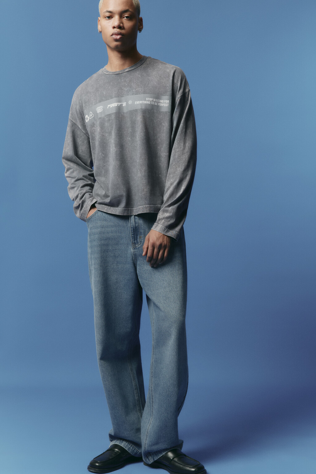 Лонгслив хлопковый с вареным эффектом и надписью - цвет серый - 1