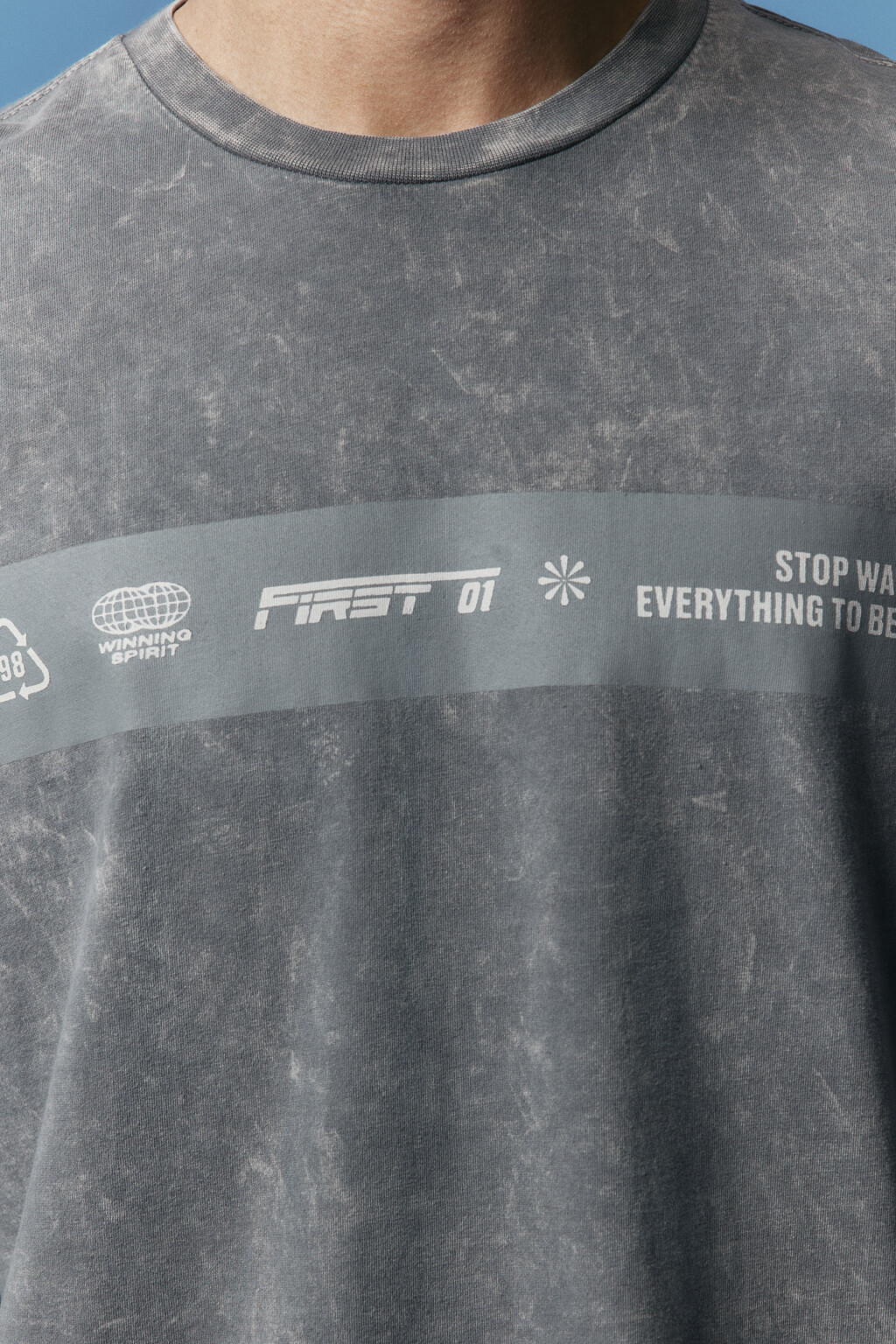 Лонгслив хлопковый с вареным эффектом и надписью - цвет серый - 6