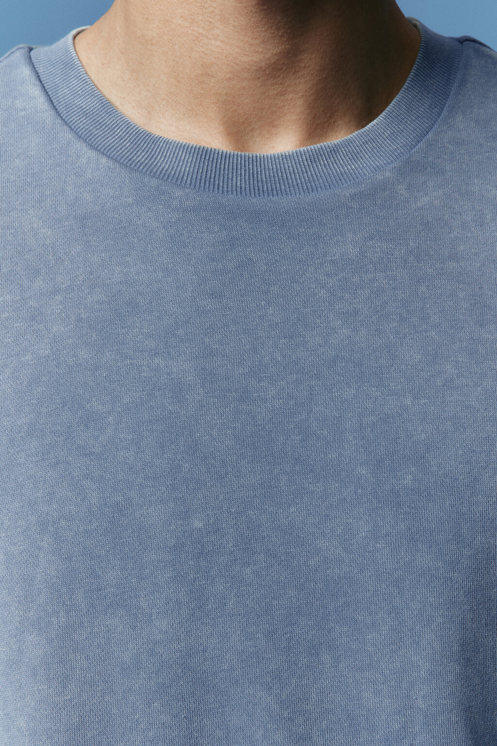 Свитшот из футера с вареным эффектом - цвет голубой - 5