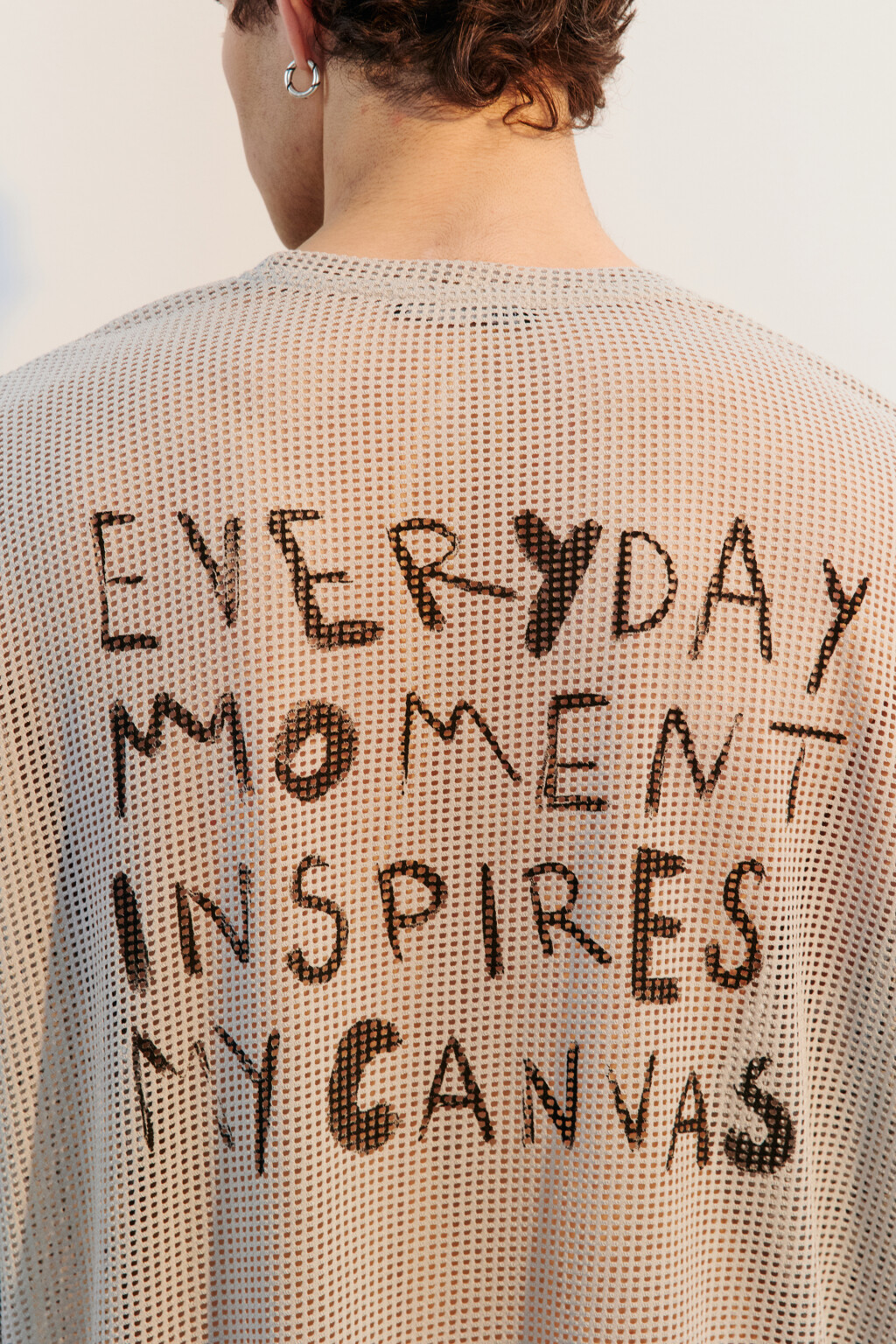 Лонгслив из сетки с принтом-надписью - цвет серый - 6