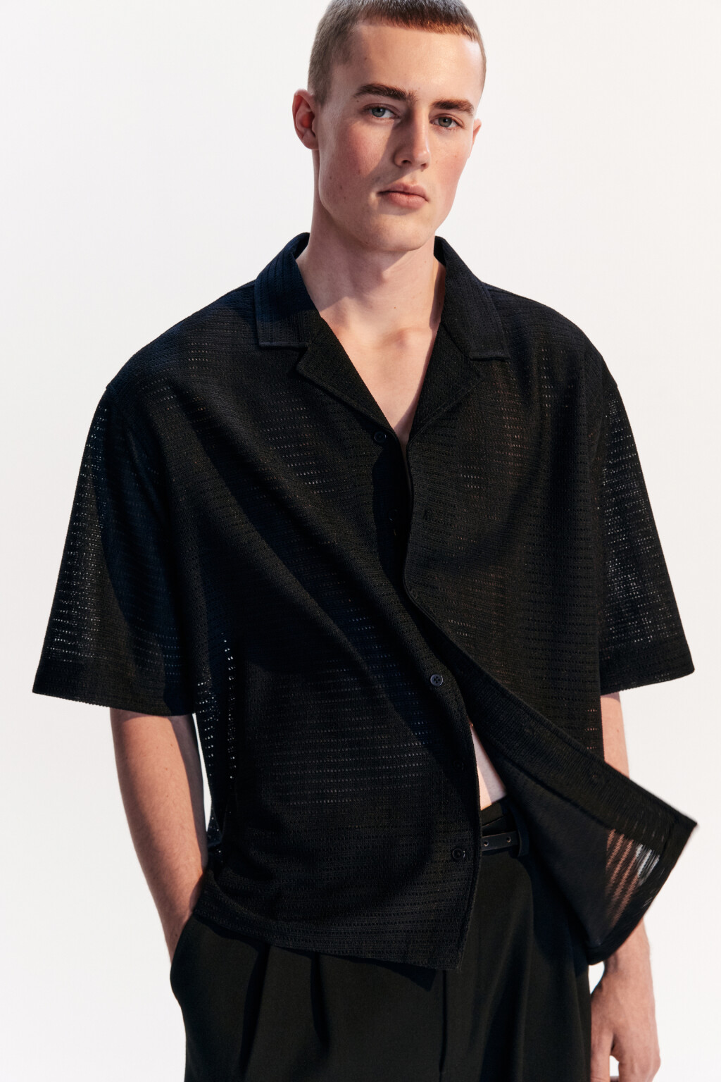 Рубашка ажурная с коротким рукавом - цвет черный - 2
