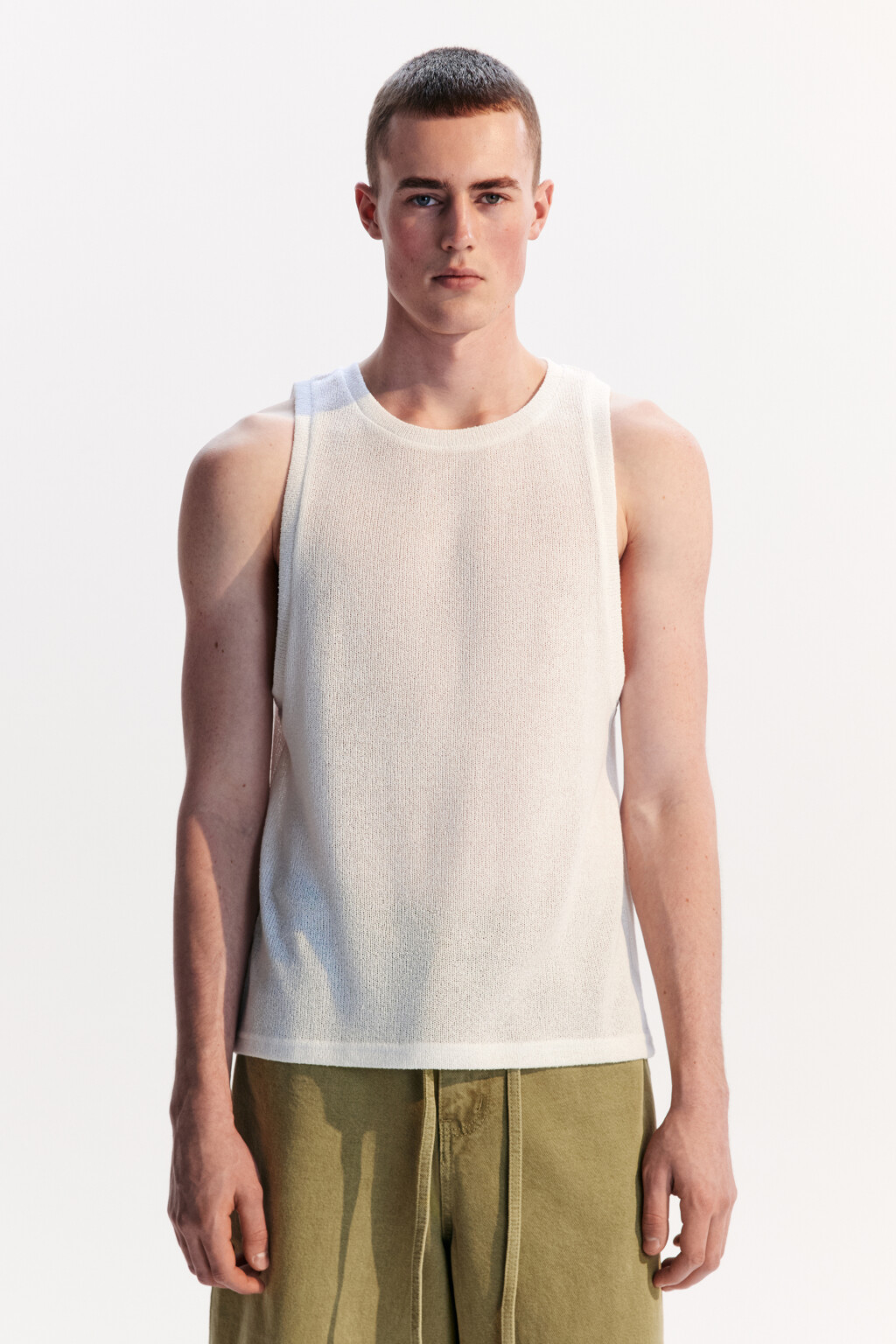 Майка свободная из сетки - цвет белый - 3