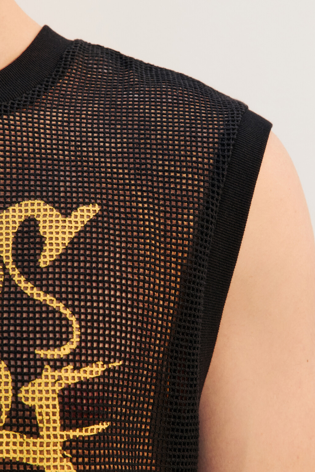 Майка из сетки с принтом-граффити - цвет черный - 8