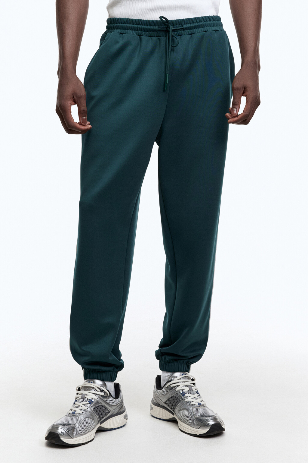 Брюки-джоггеры спортивные с лампасами - цвет зеленый - 2