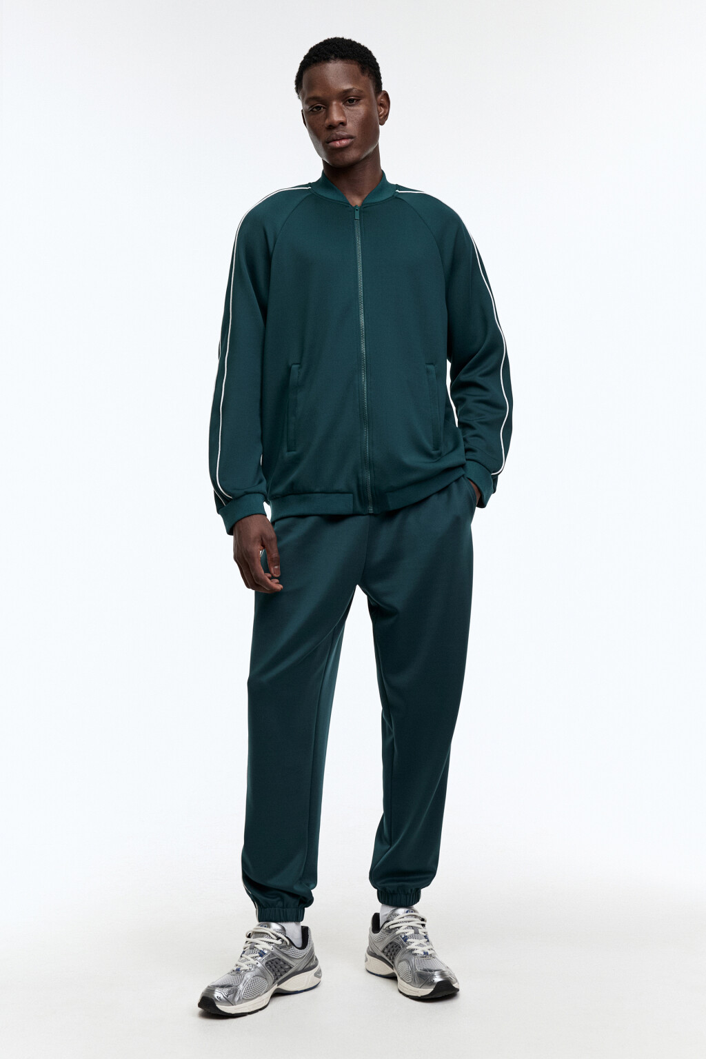 Брюки-джоггеры спортивные с лампасами - цвет зеленый - 4