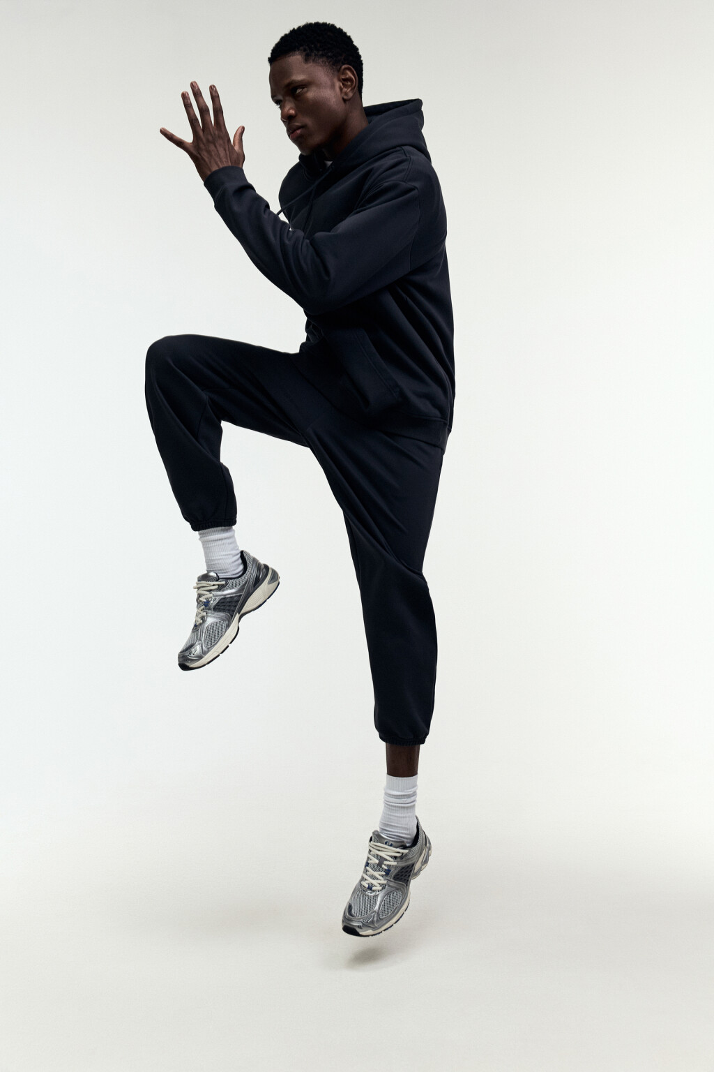 Брюки-джоггеры трикотажные спортивные - цвет серый - 2