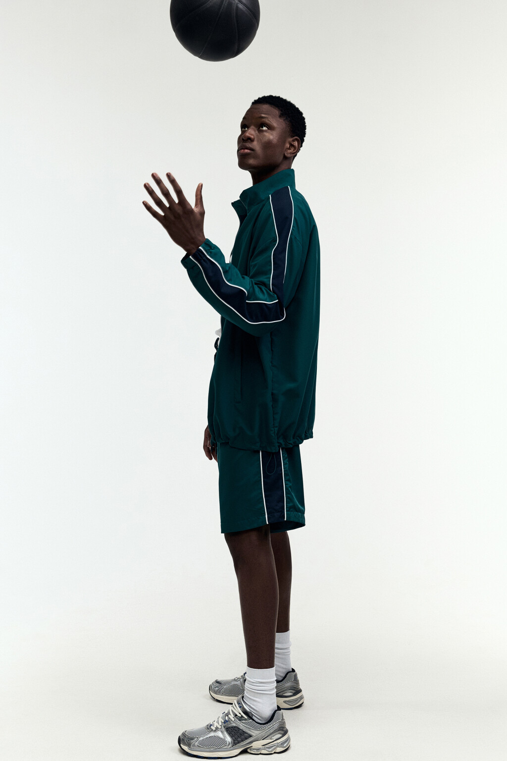 Шорты спортивные с лампасами - цвет зеленый - 1