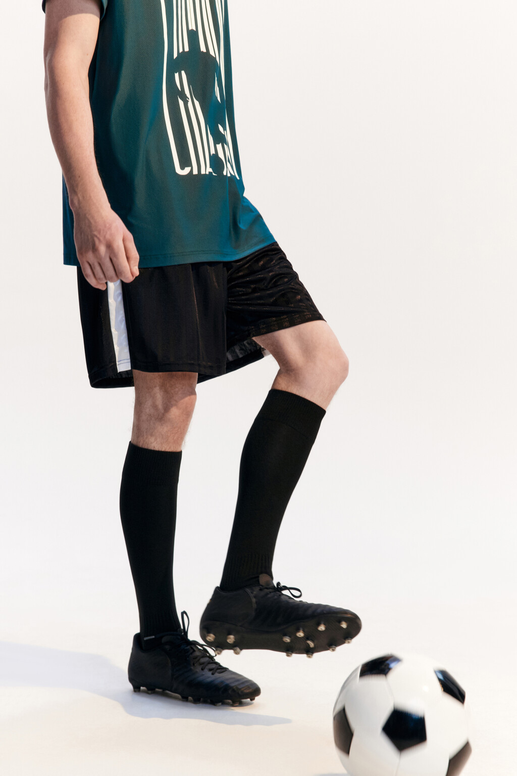 Шорты спортивные в полоску с лампасами - цвет черный - 2