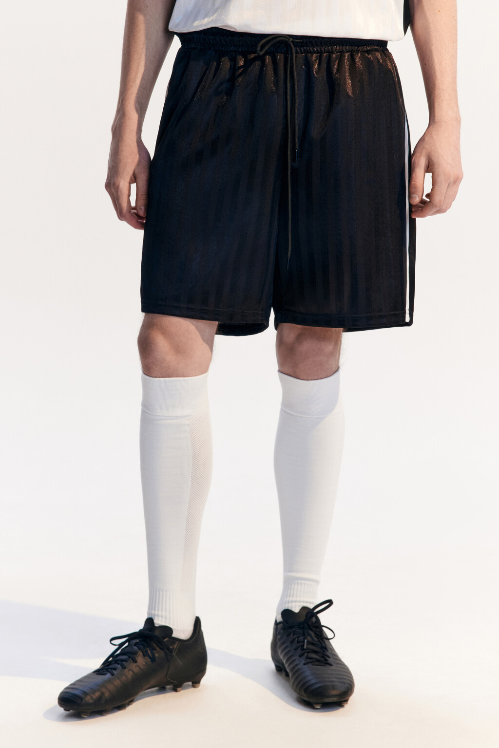 Шорты спортивные в полоску с лампасами - цвет черный - 3