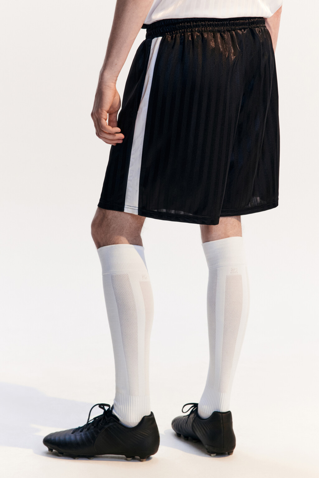 Шорты спортивные в полоску с лампасами - цвет черный - 4