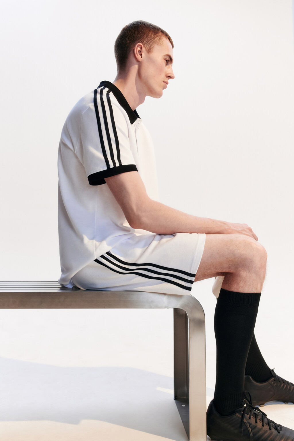 Шорты спортивные хлопковые с лампасами - цвет белый - 1