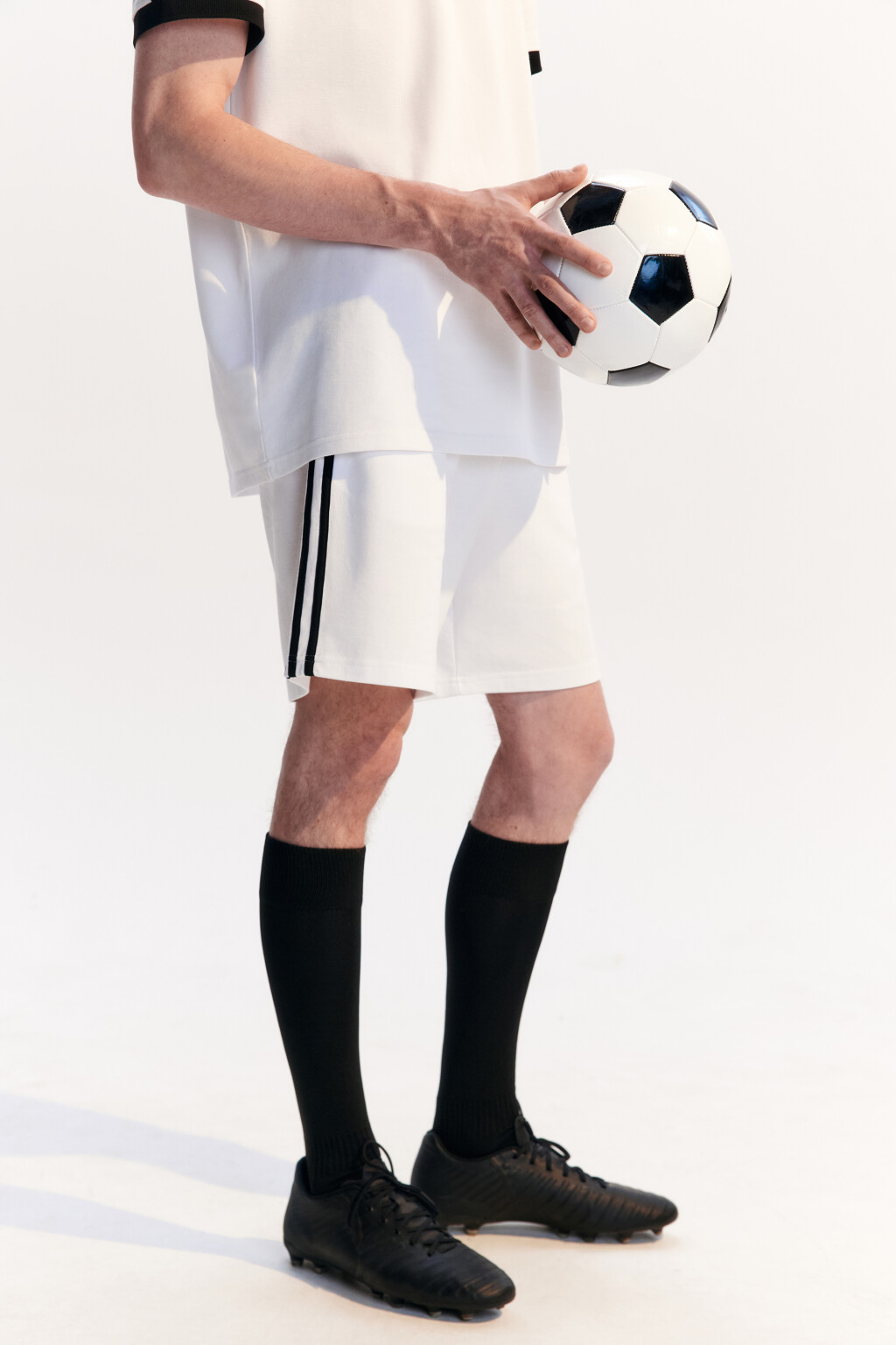 Шорты спортивные хлопковые с лампасами - цвет белый - 2