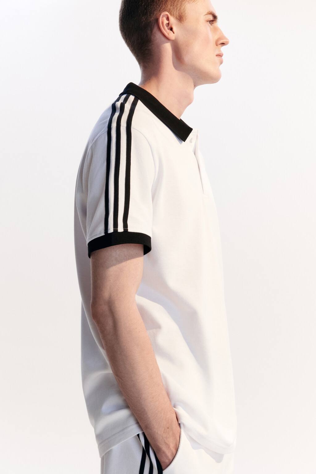 Футболка-поло хлопковая с лампасами - цвет белый - 2