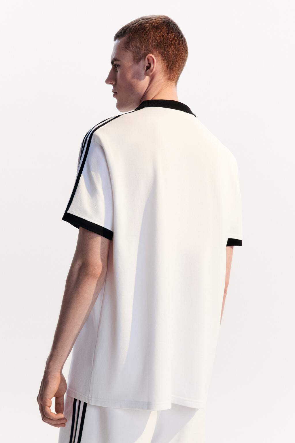 Футболка-поло хлопковая с лампасами - цвет белый - 4